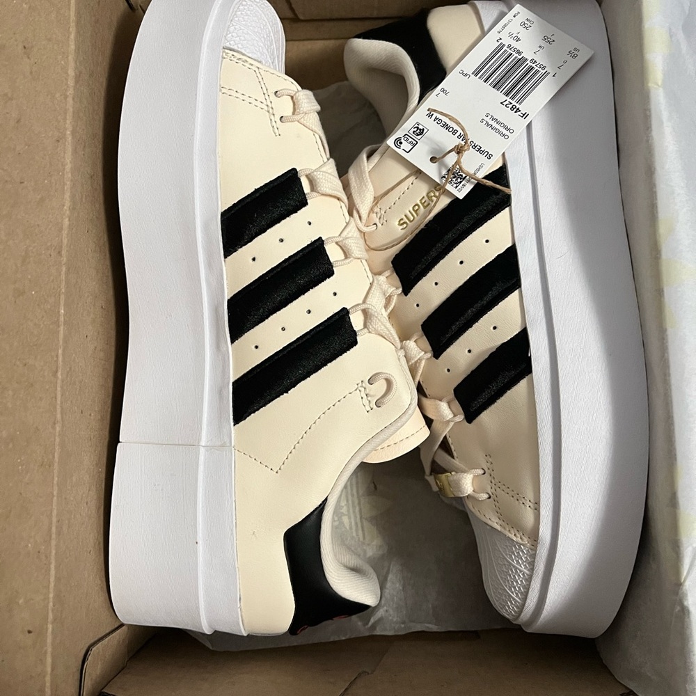Women’s New In Box Superstar Bonega Platform Adidas Sneakers - Picture 8 of 11